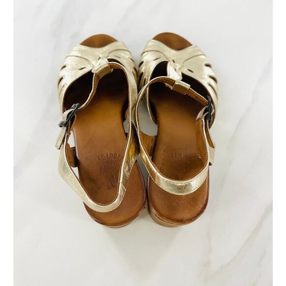 DNA Footwear Bergen Sandals Peep-Toe Metallic Gold Sandals, Wood Heels T-Strap - Picture 7 of 11